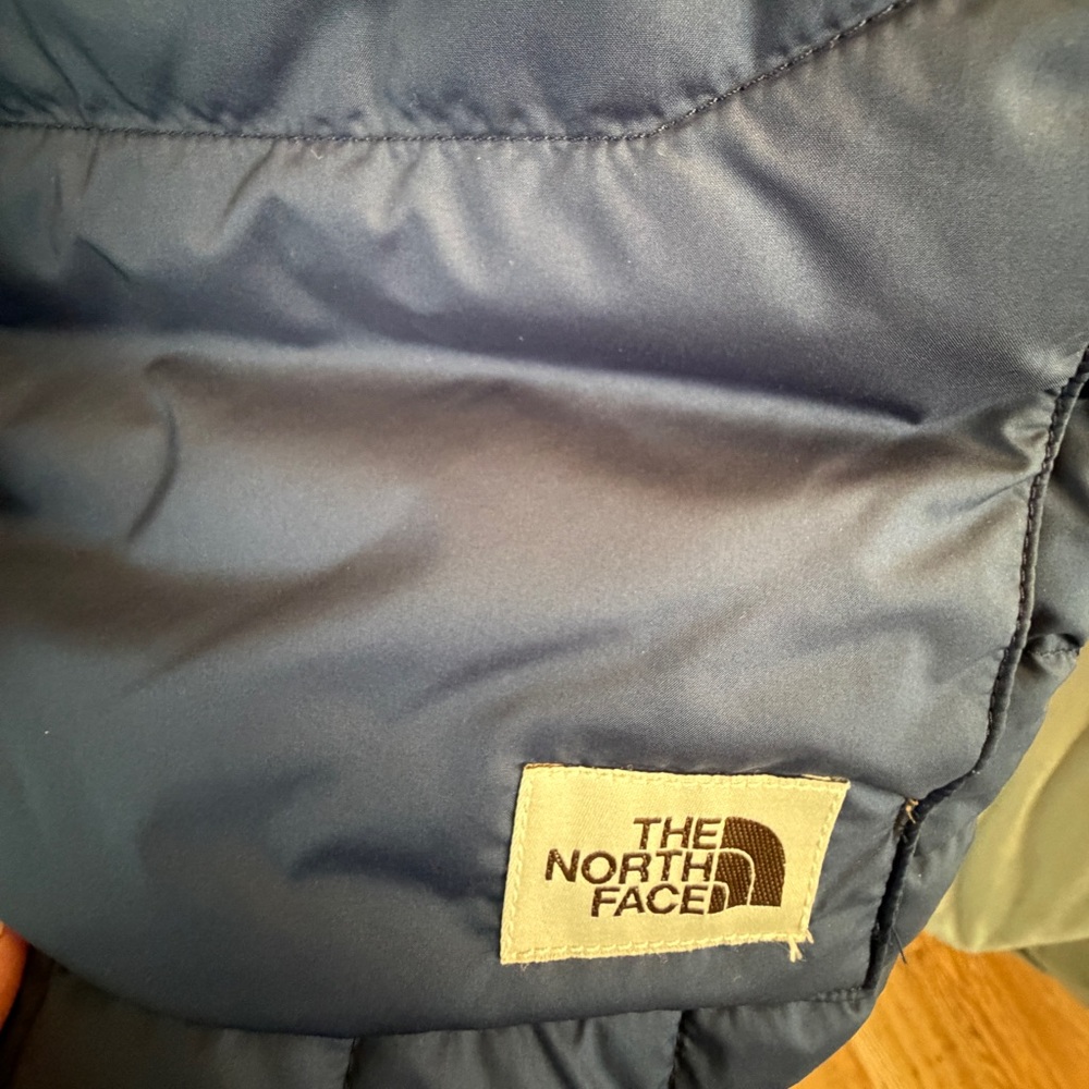 The North Face Navy Quilted Puffer Jacket - Picture 4 of 5